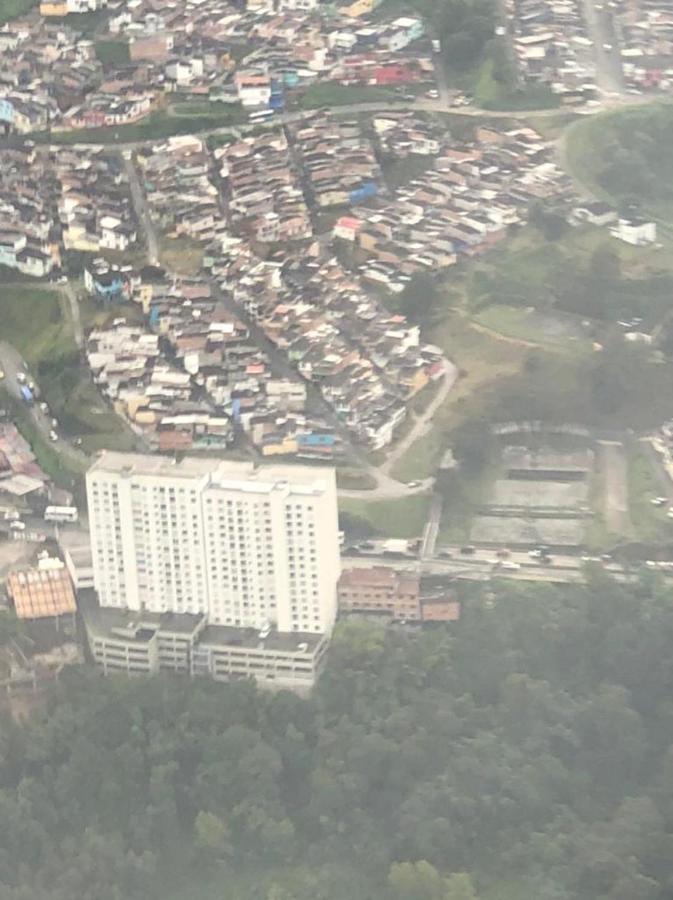 Hotel Cambulos 马尼萨莱斯 外观 照片