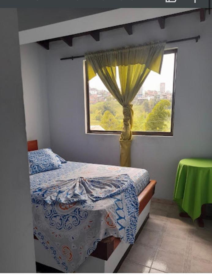 Hotel Cambulos 马尼萨莱斯 外观 照片