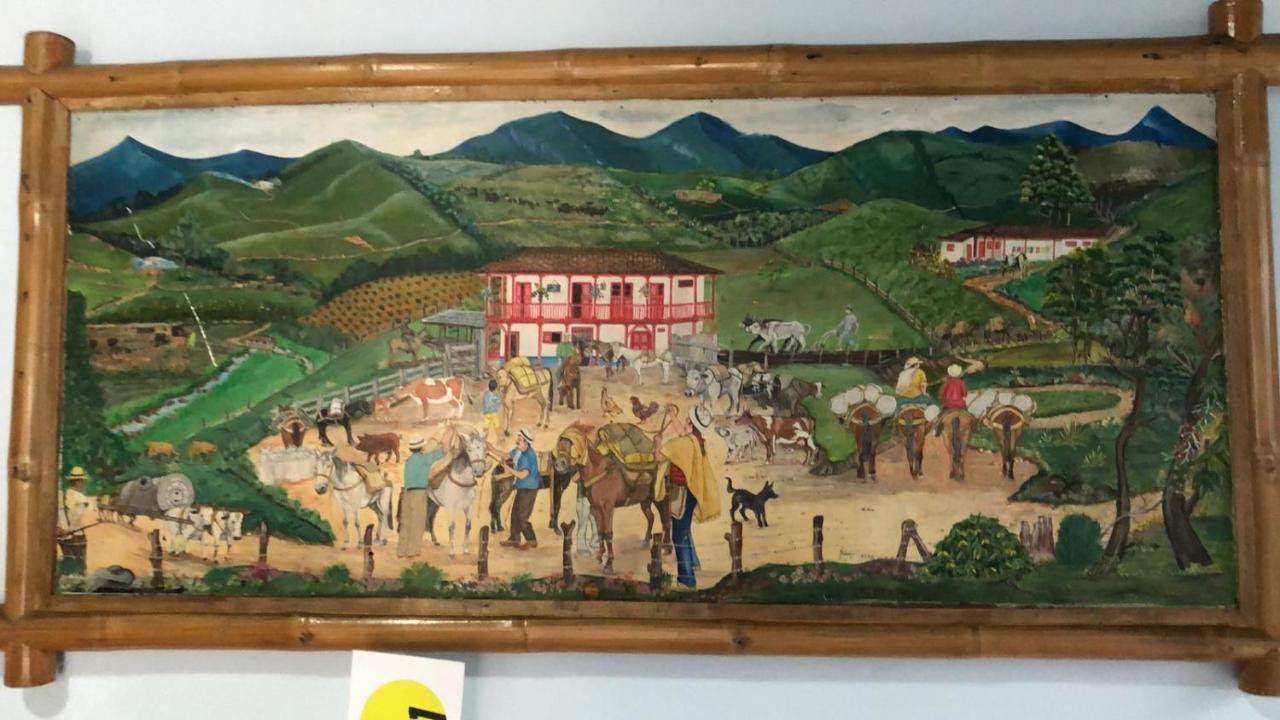 Hotel Cambulos 马尼萨莱斯 外观 照片